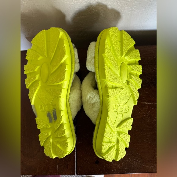 UGG FUZZETTE neon color - Picture 4 of 4